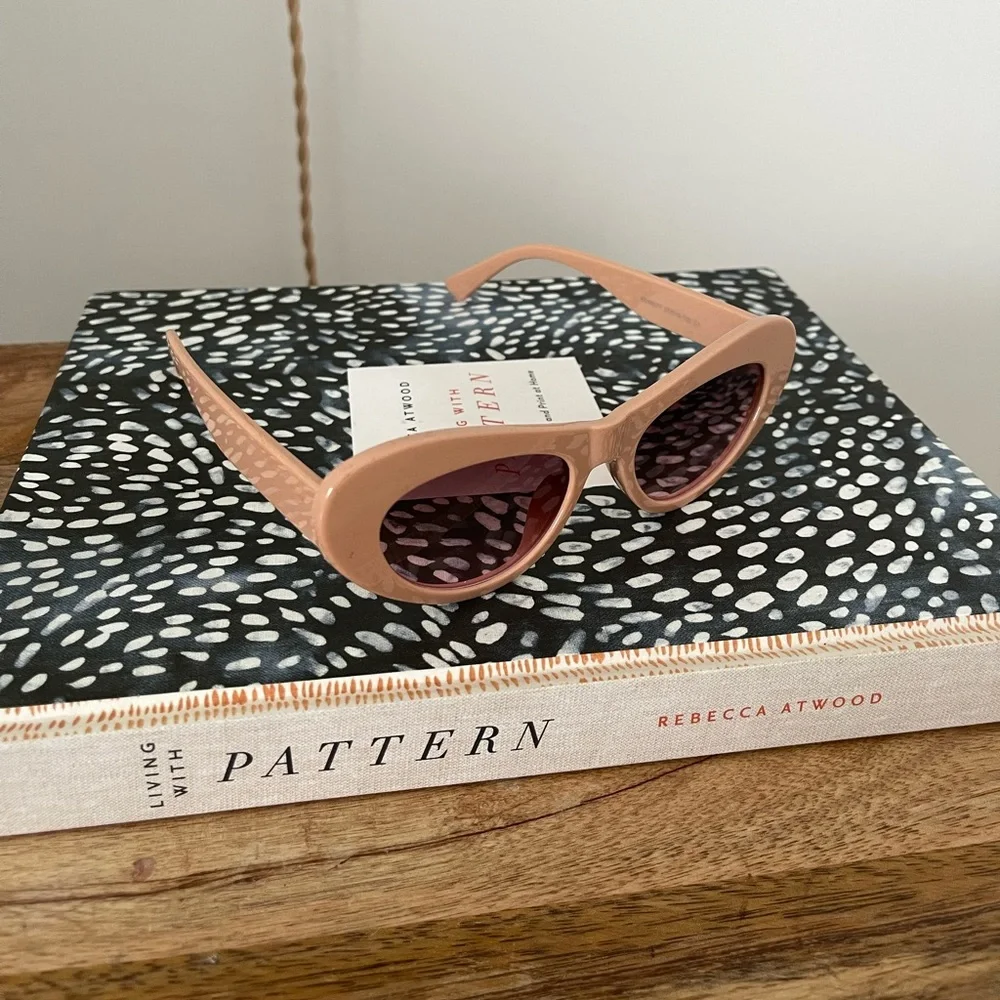 Pink oval sunglasses - Picture 2 of 6